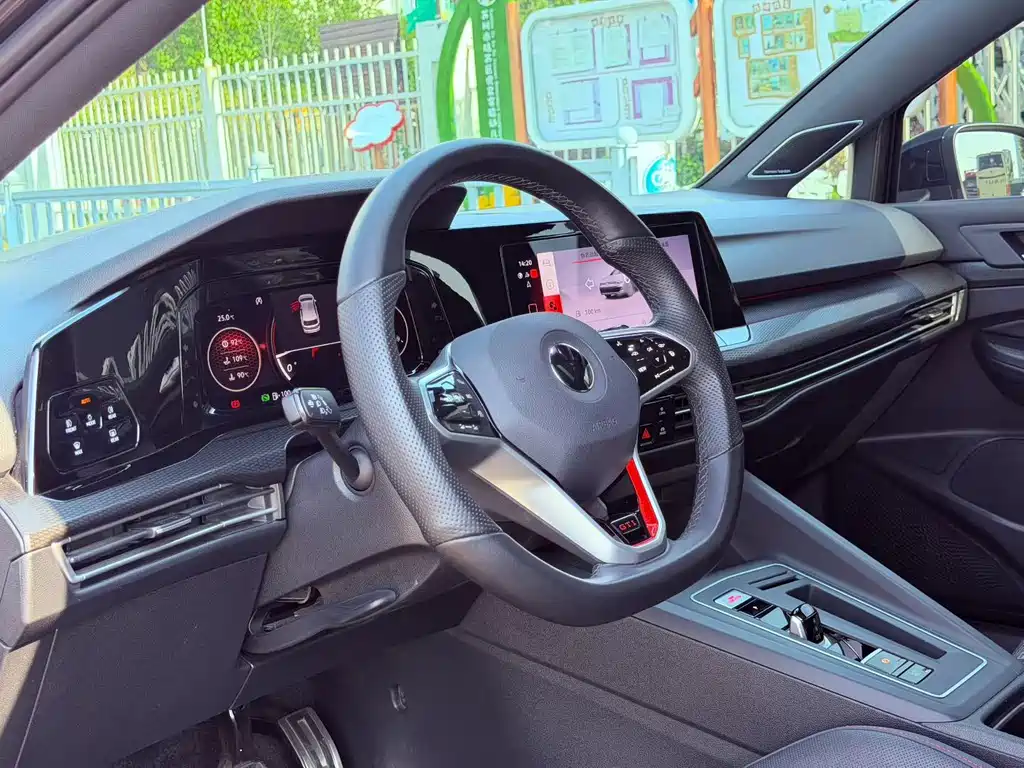 Volkswagen Golf GTI — фото 15