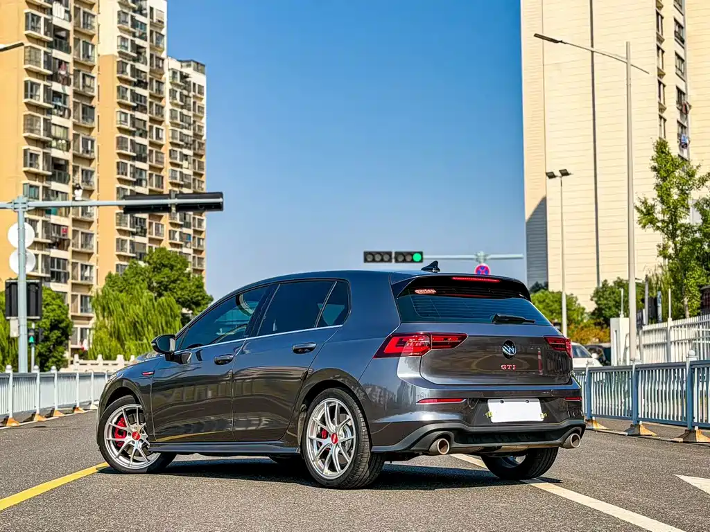 Volkswagen Golf GTI — фото 5