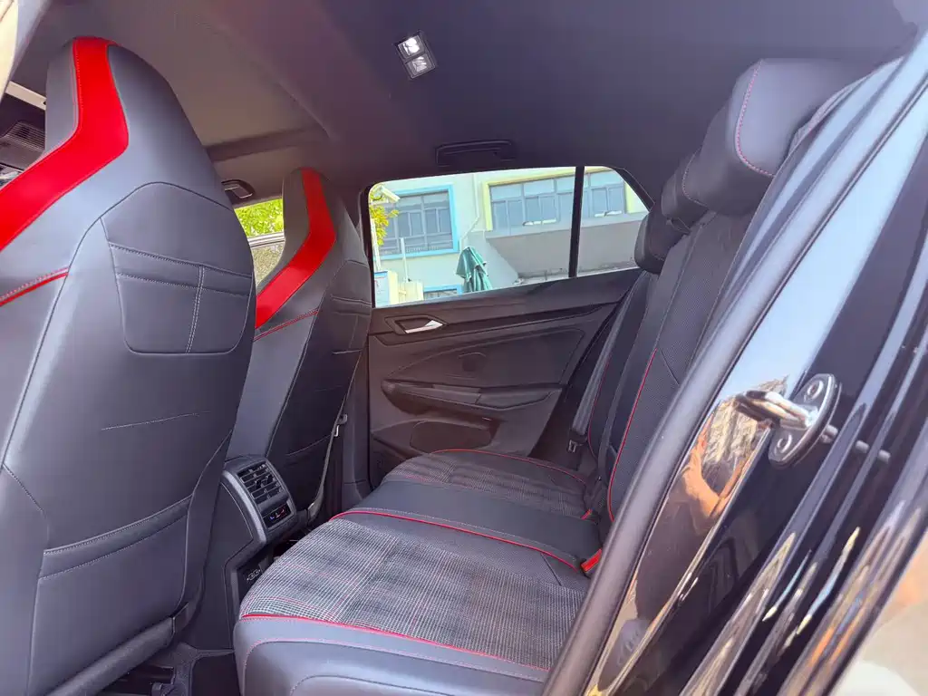 Volkswagen Golf GTI — фото 7