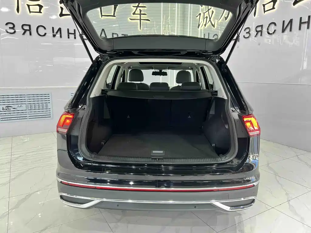 Volkswagen Tiguan L — фото 16