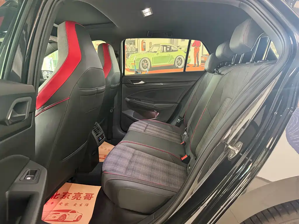 Volkswagen Golf GTI — фото 13