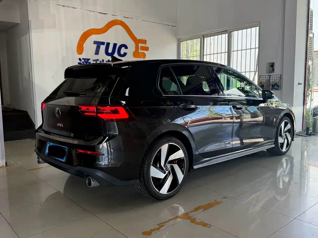 Volkswagen Golf GTI — фото 14