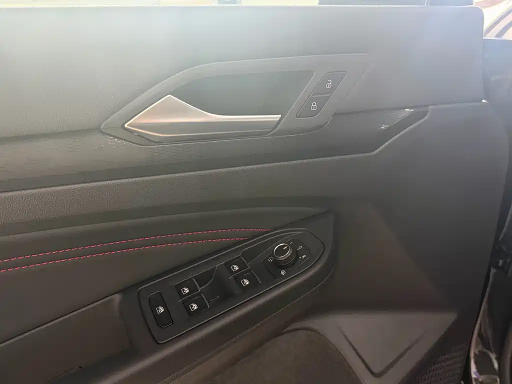 Volkswagen Golf GTI — фото 5