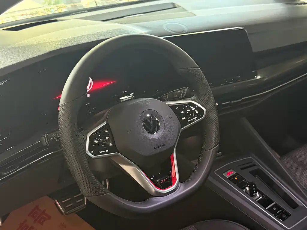 Volkswagen Golf GTI — фото 7
