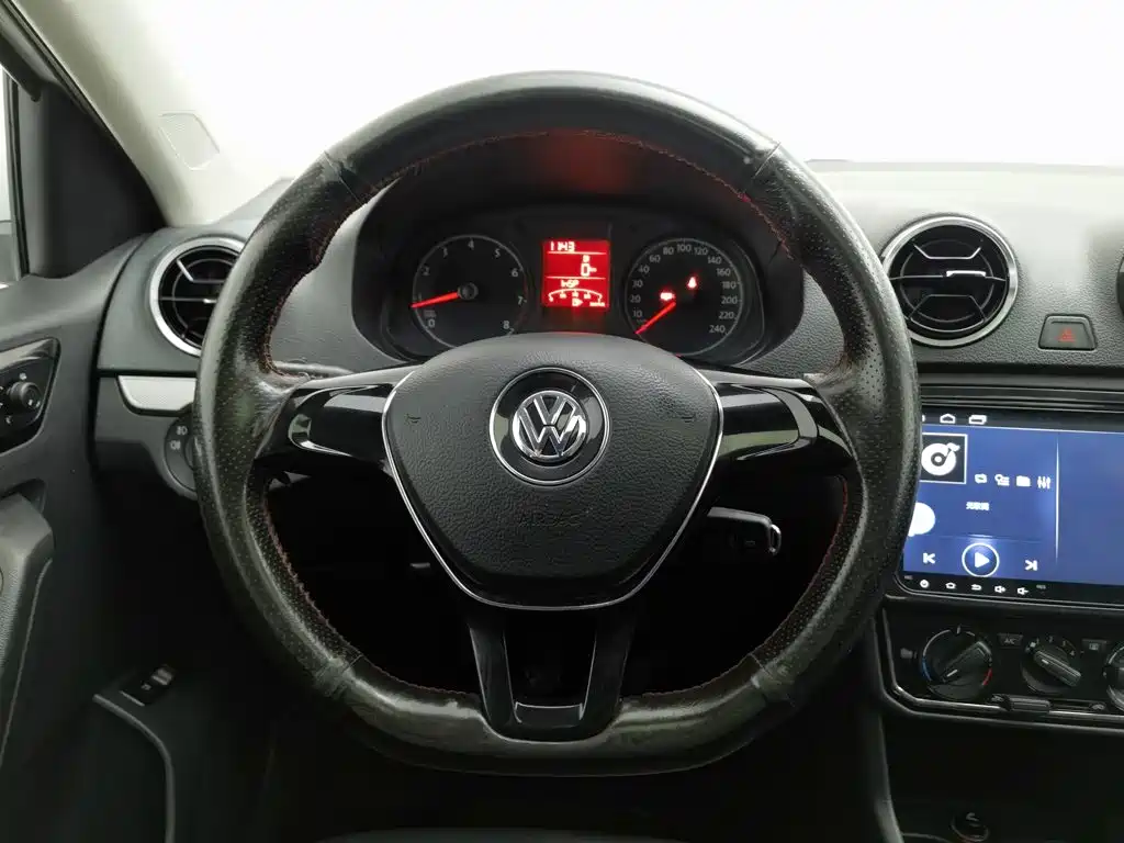 Volkswagen Jetta — фото 11