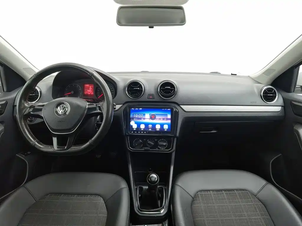 Volkswagen Jetta — фото 5
