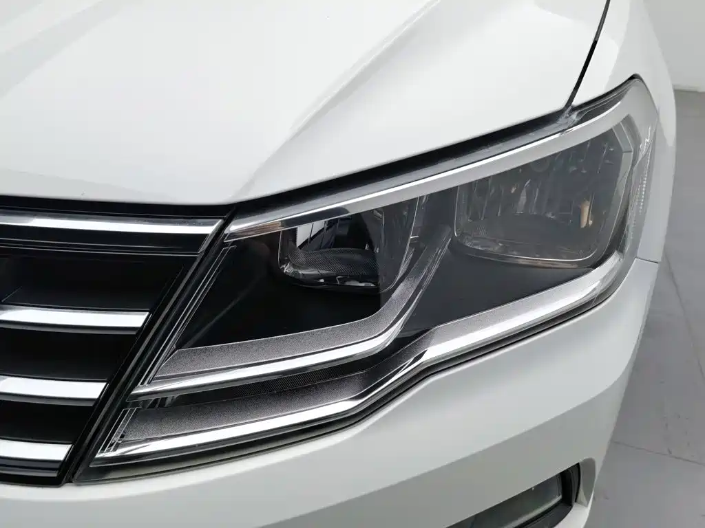Volkswagen Jetta — фото 7