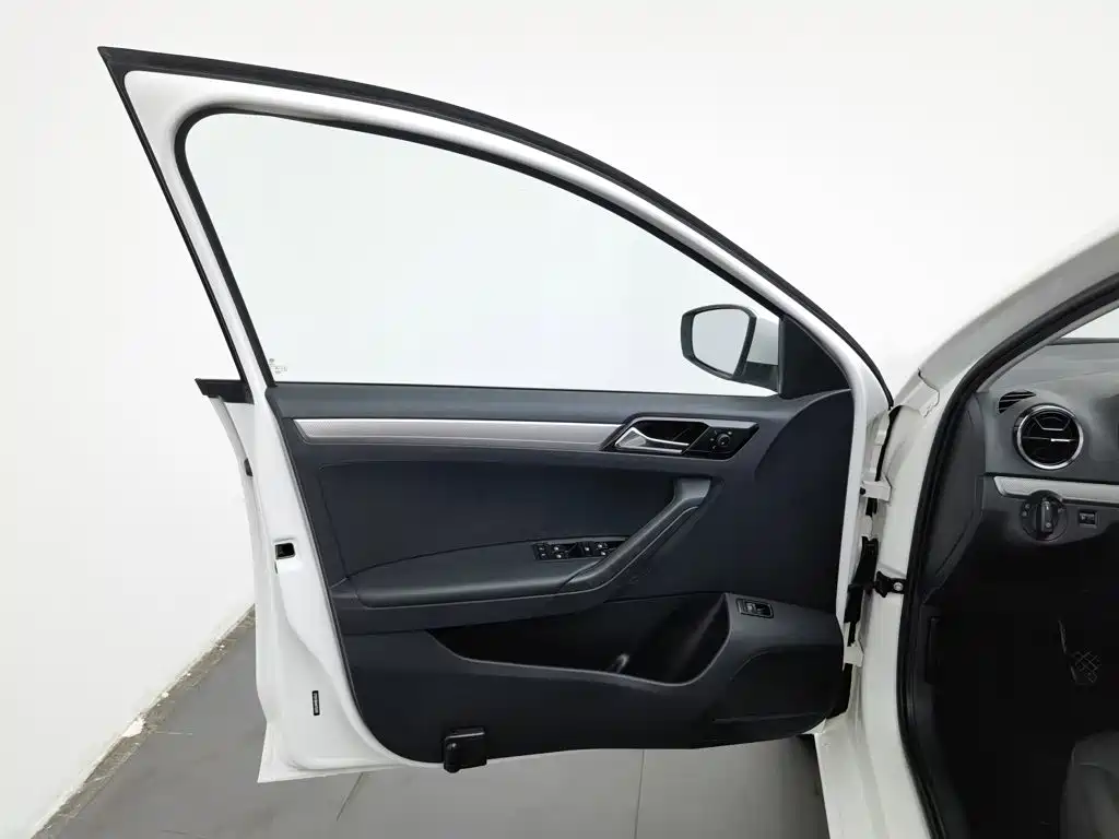 Volkswagen Jetta — фото 8
