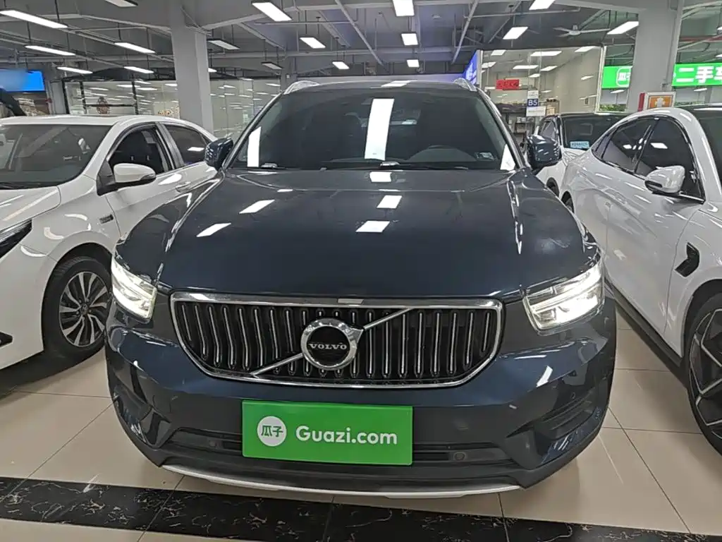 Volvo XC40 — фото 3