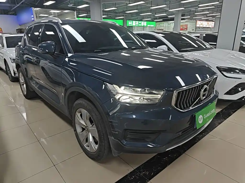 Volvo XC40 — фото 4