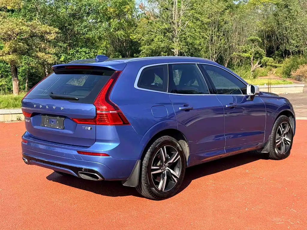 Volvo XC60 — фото 9