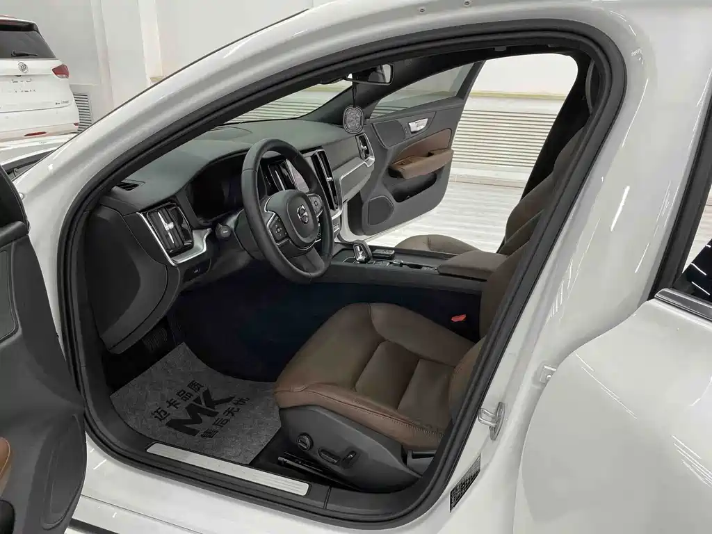 Volvo S60 — фото 15