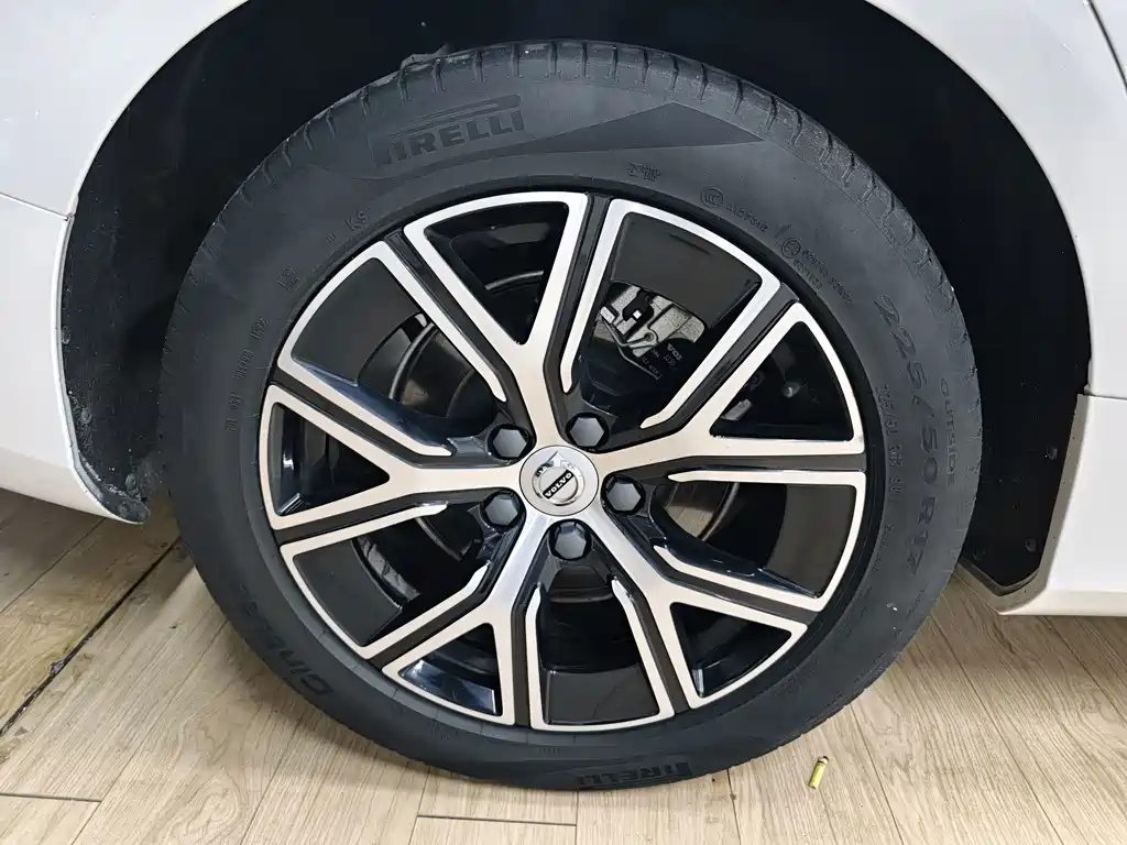 Volvo S60 — фото 10
