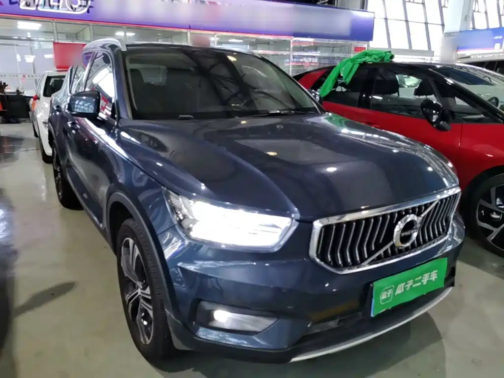 Volvo XC40 — фото 4