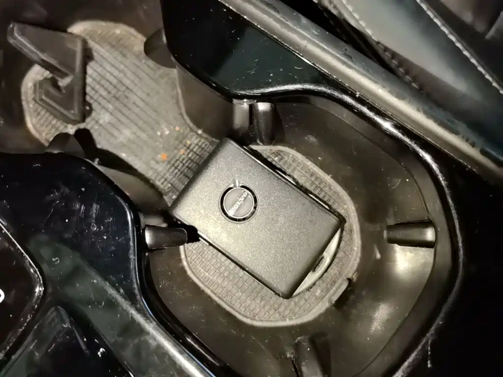 Volvo XC40 — фото 9