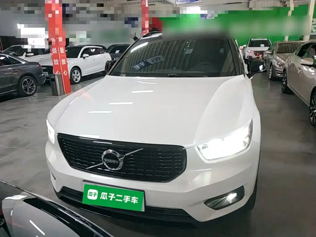 Volvo XC40 — фото 3
