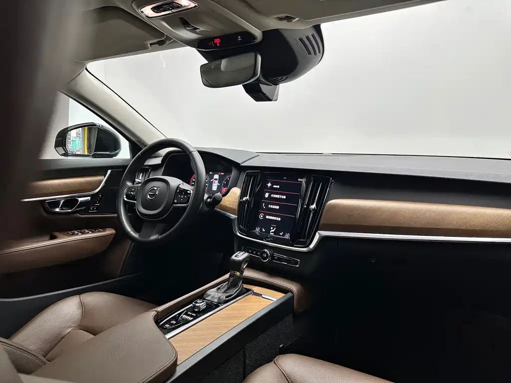 Volvo S90 — фото 14