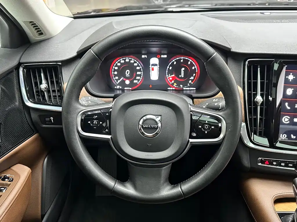 Volvo S90 — фото 18