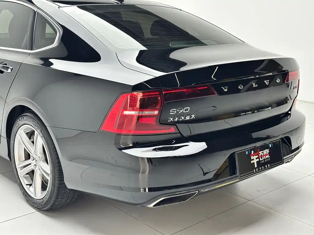 Volvo S90 — фото 23