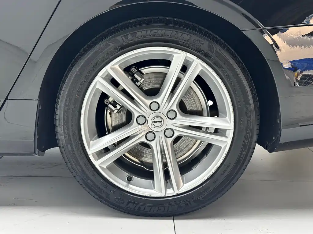 Volvo S90 — фото 25