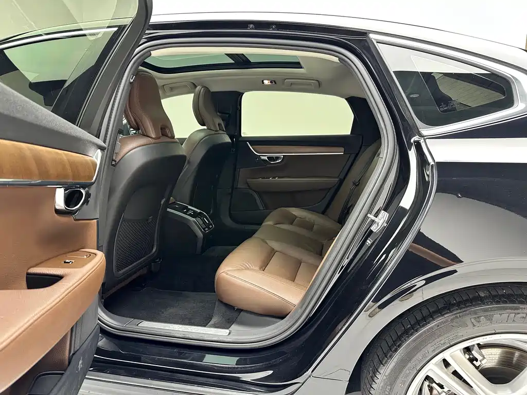 Volvo S90 — фото 8