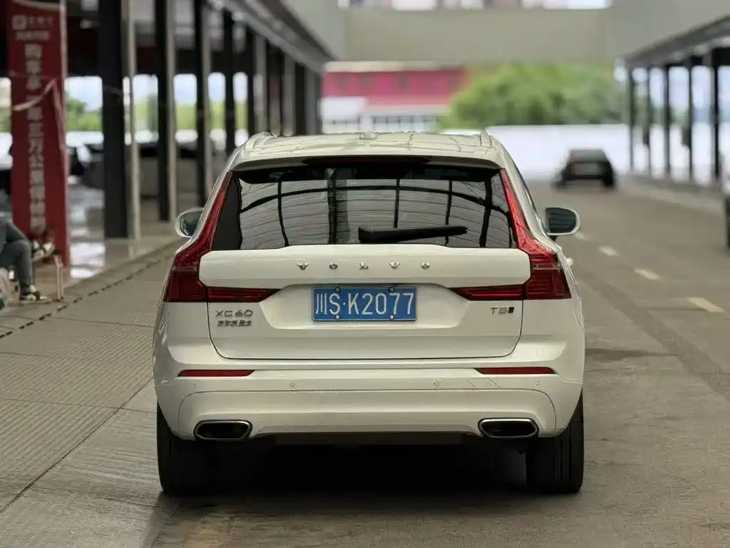 Volvo XC60 — фото 14