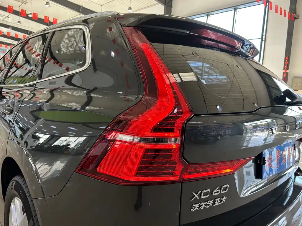 Volvo XC60 — фото 13