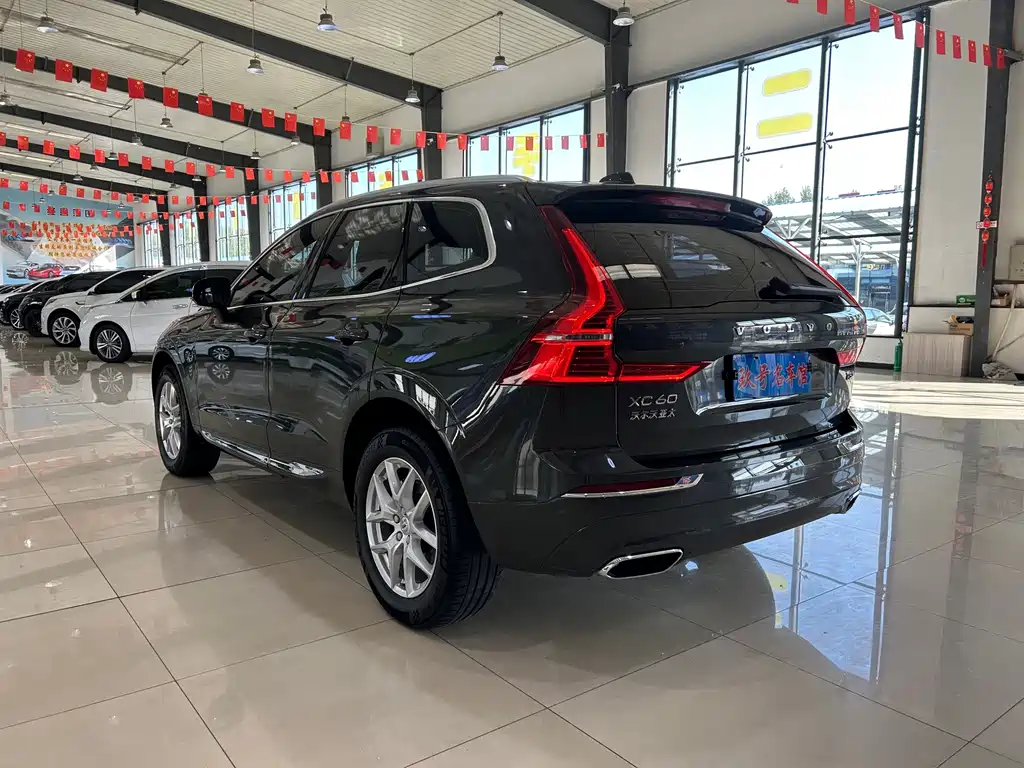 Volvo XC60 — фото 18