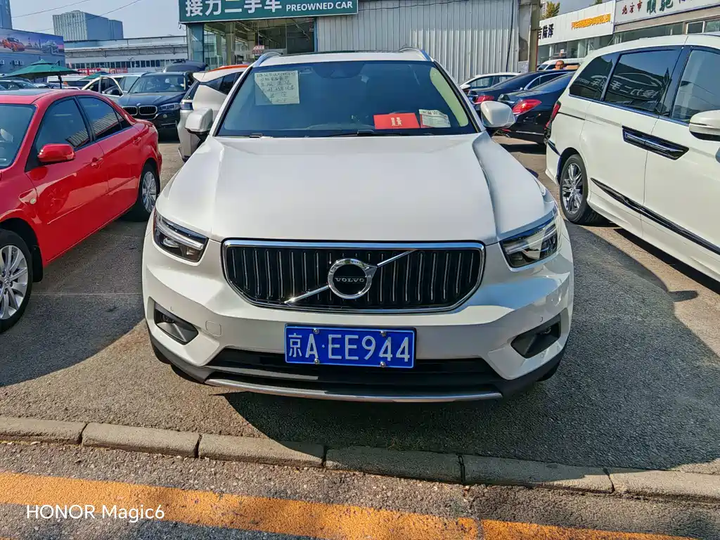Volvo XC40 — фото 2