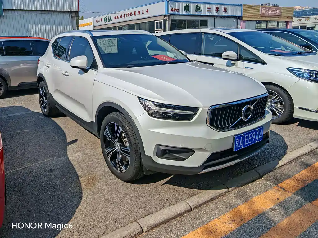 Volvo XC40 — фото 3