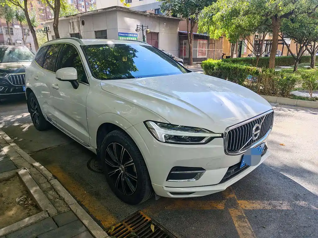 Volvo XC60 — фото 3