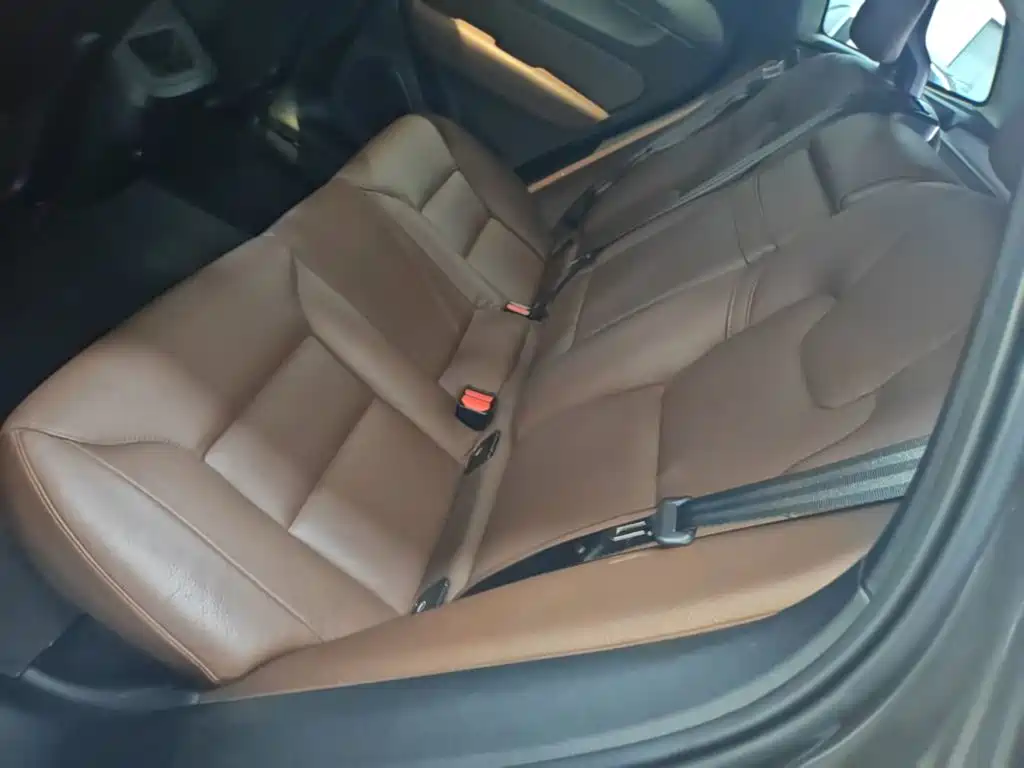 Volvo XC60 — фото 17