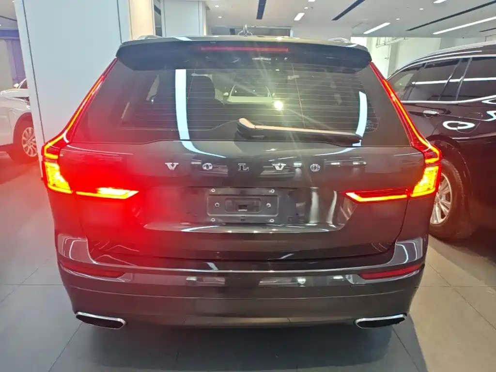 Volvo XC60 — фото 6