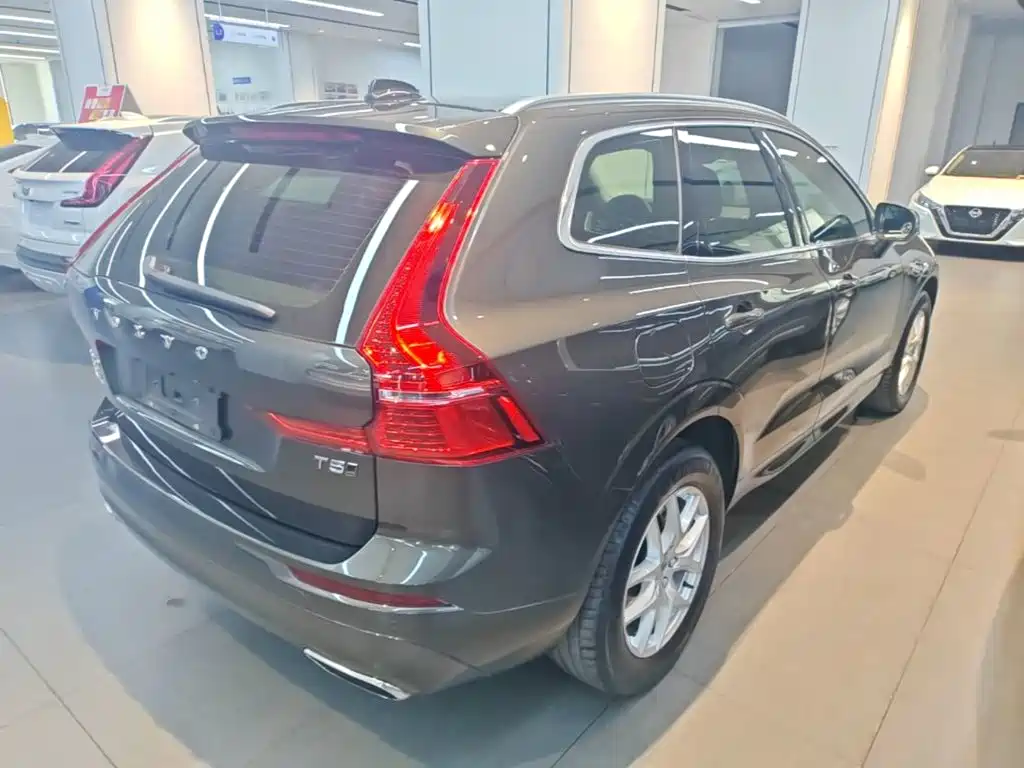 Volvo XC60 — фото 7