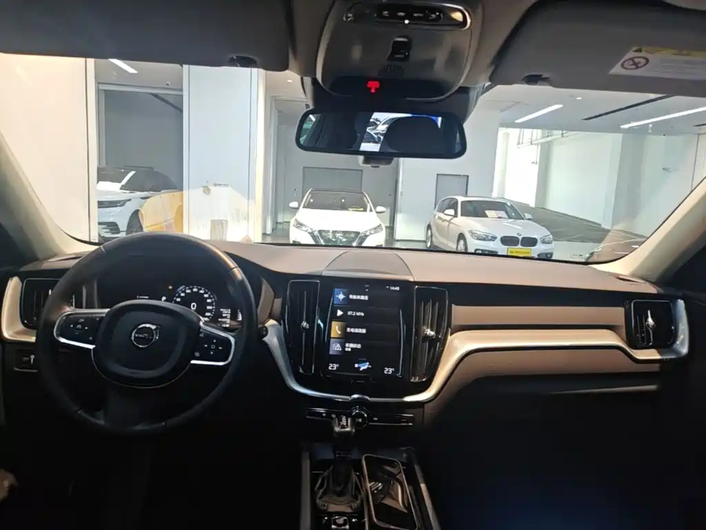 Volvo XC60 — фото 10