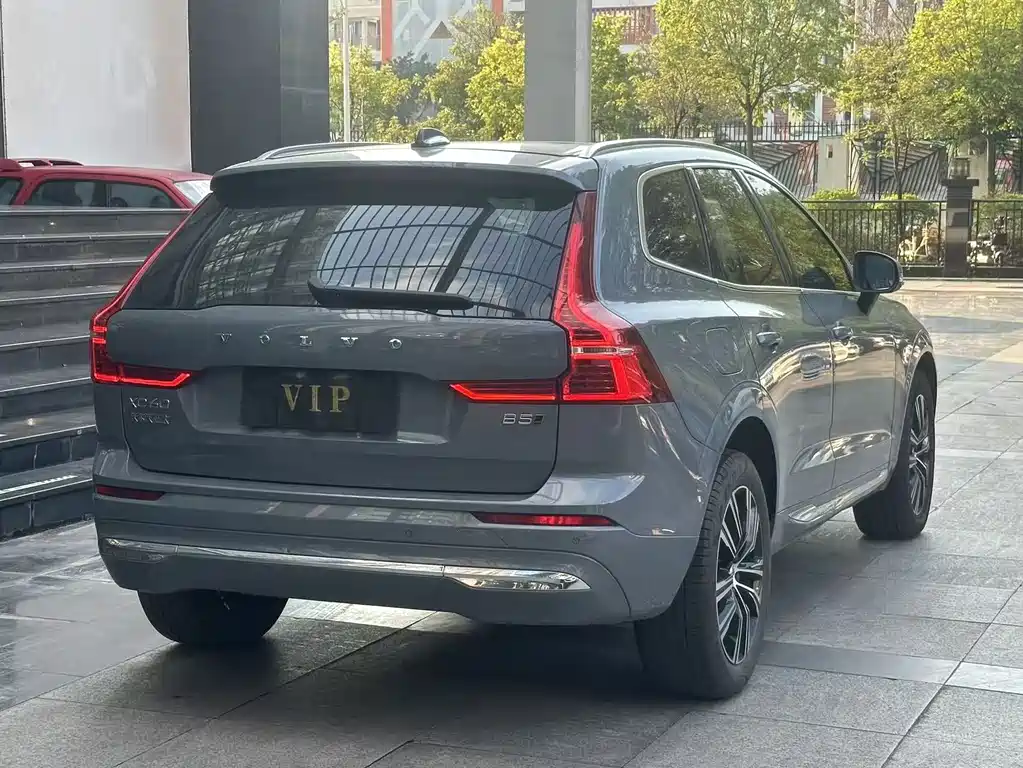 Volvo XC60 — фото 9