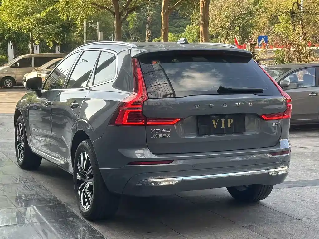 Volvo XC60 — фото 10