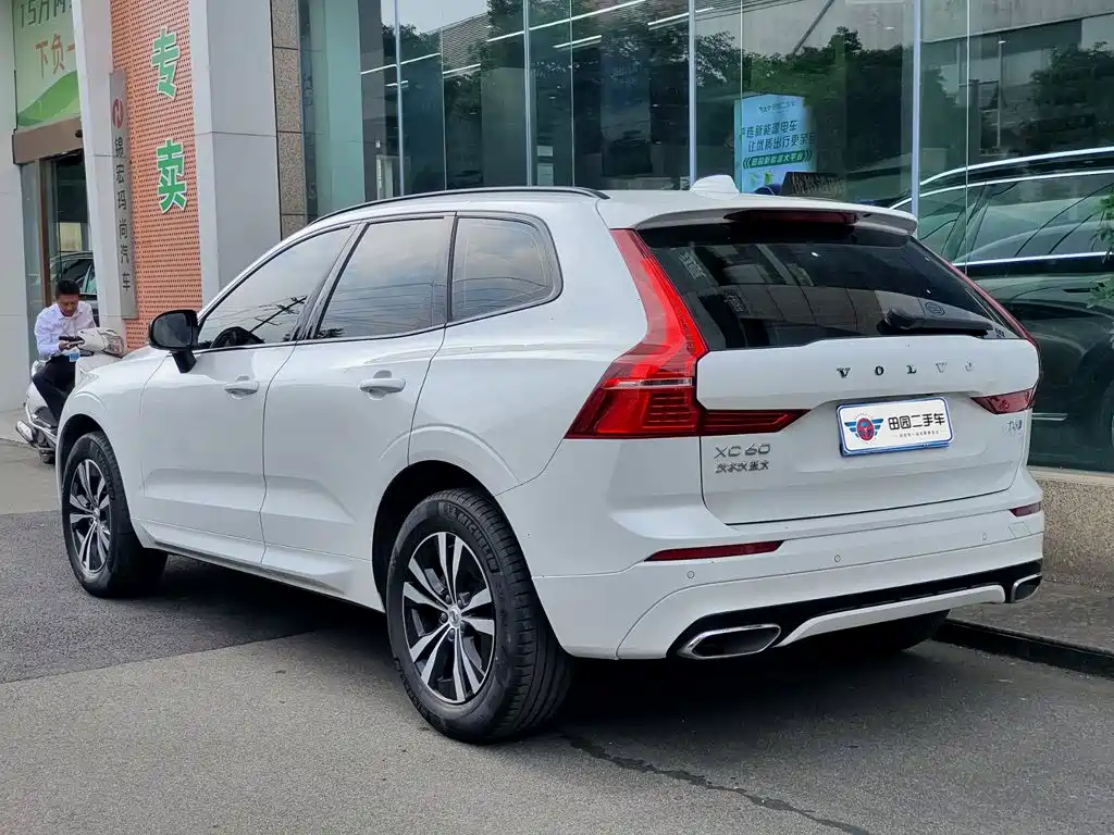 Volvo XC60 — фото 4