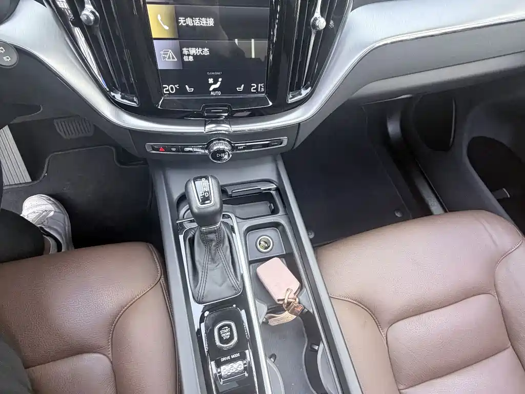 Volvo XC60 — фото 17
