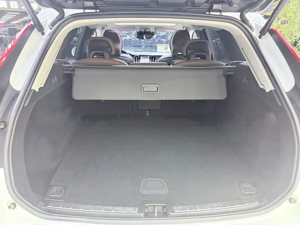 Volvo XC60 — фото 9