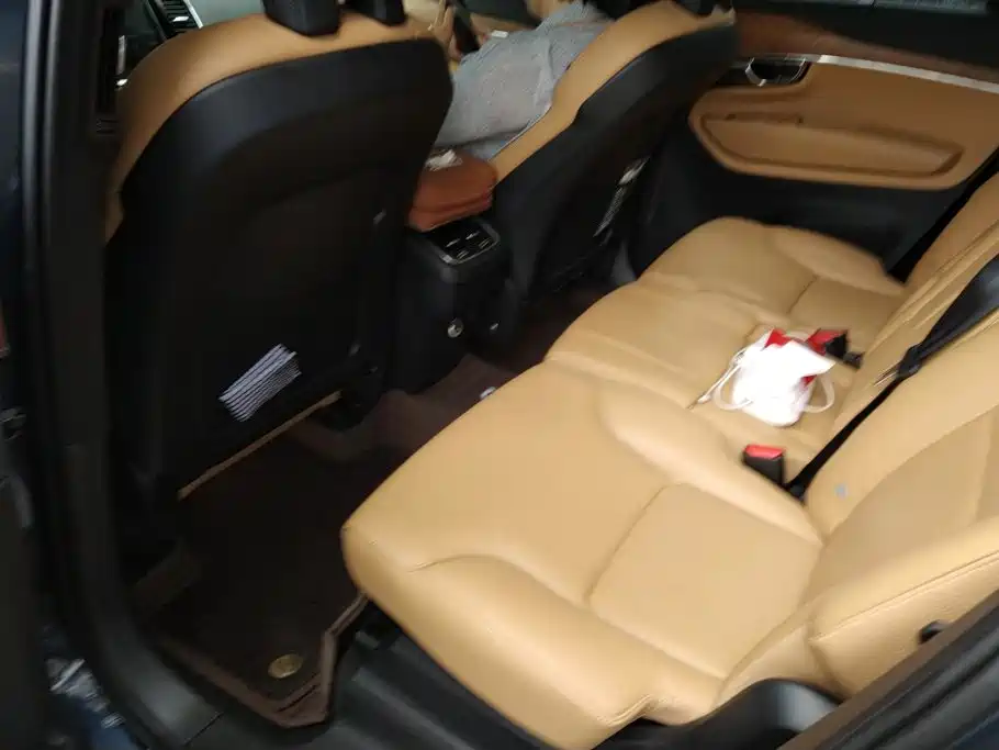 Volvo XC90 — фото 11