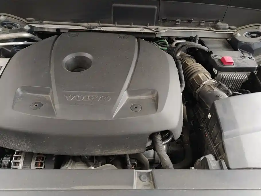 Volvo XC90 — фото 10