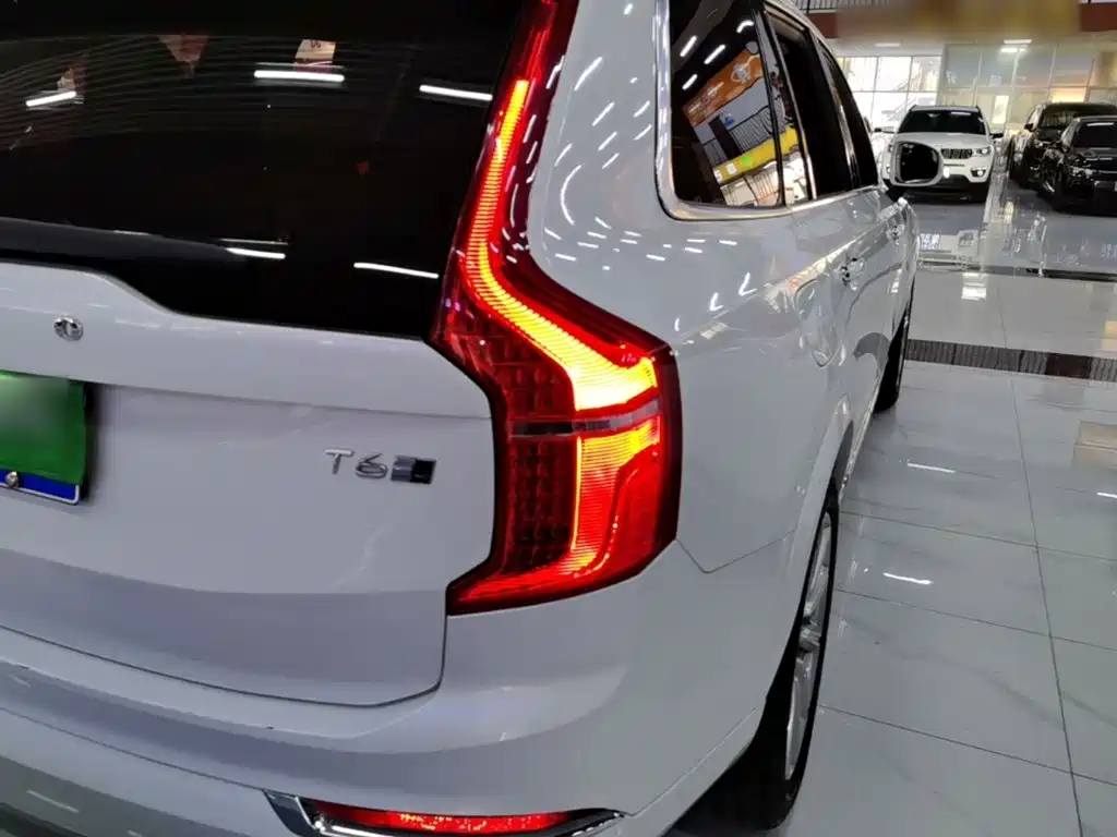 Volvo XC90 — фото 8
