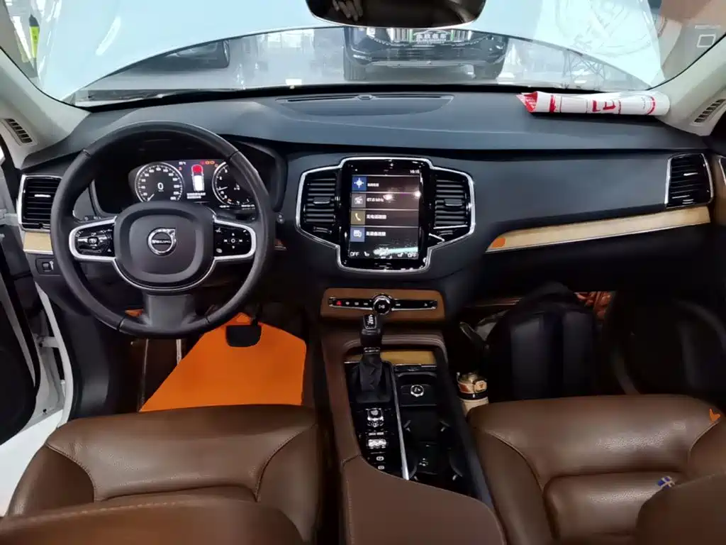 Volvo XC90 — фото 10