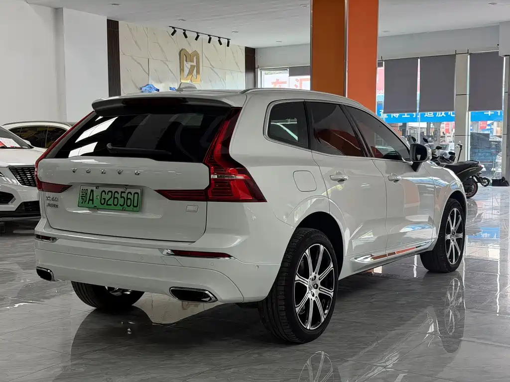 Volvo XC60 PHEV — фото 19