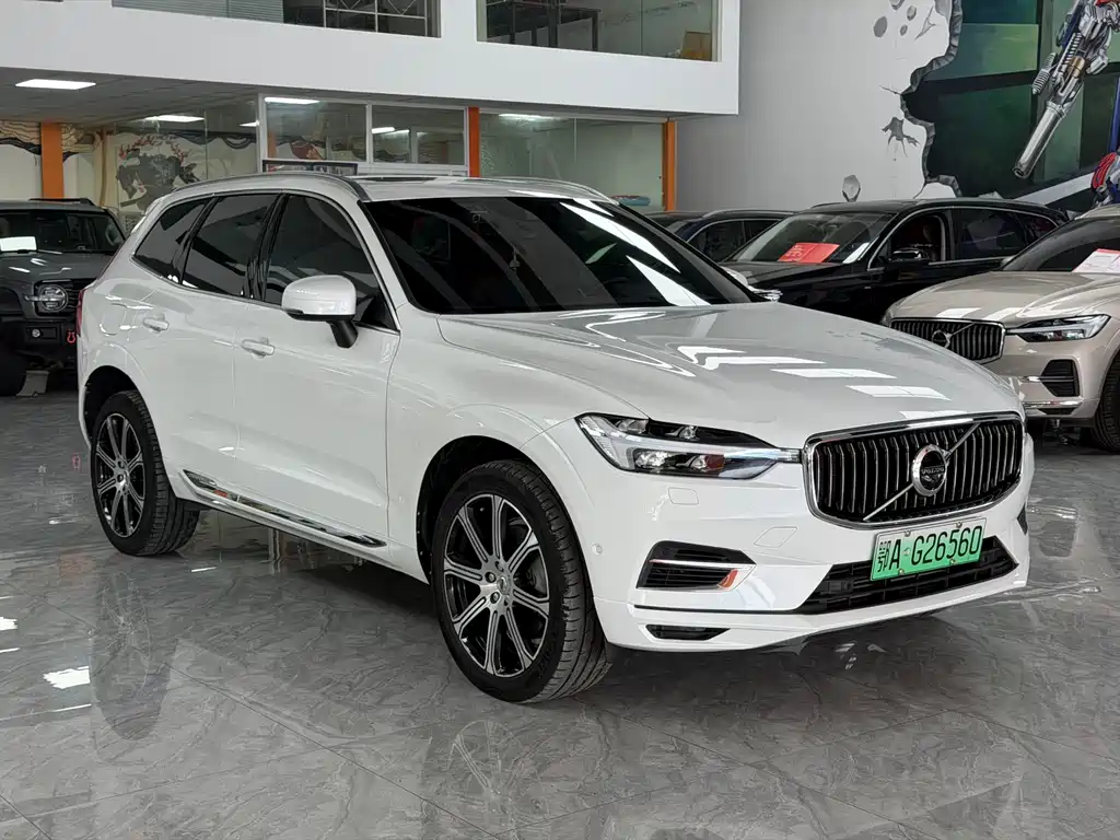 Volvo XC60 PHEV — фото 3