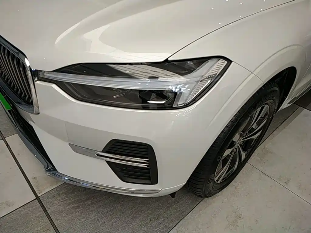 Volvo XC60 — фото 24