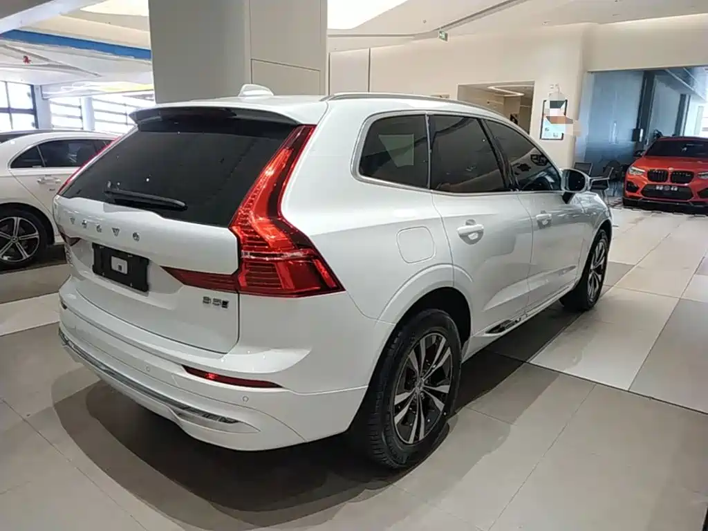 Volvo XC60 — фото 7
