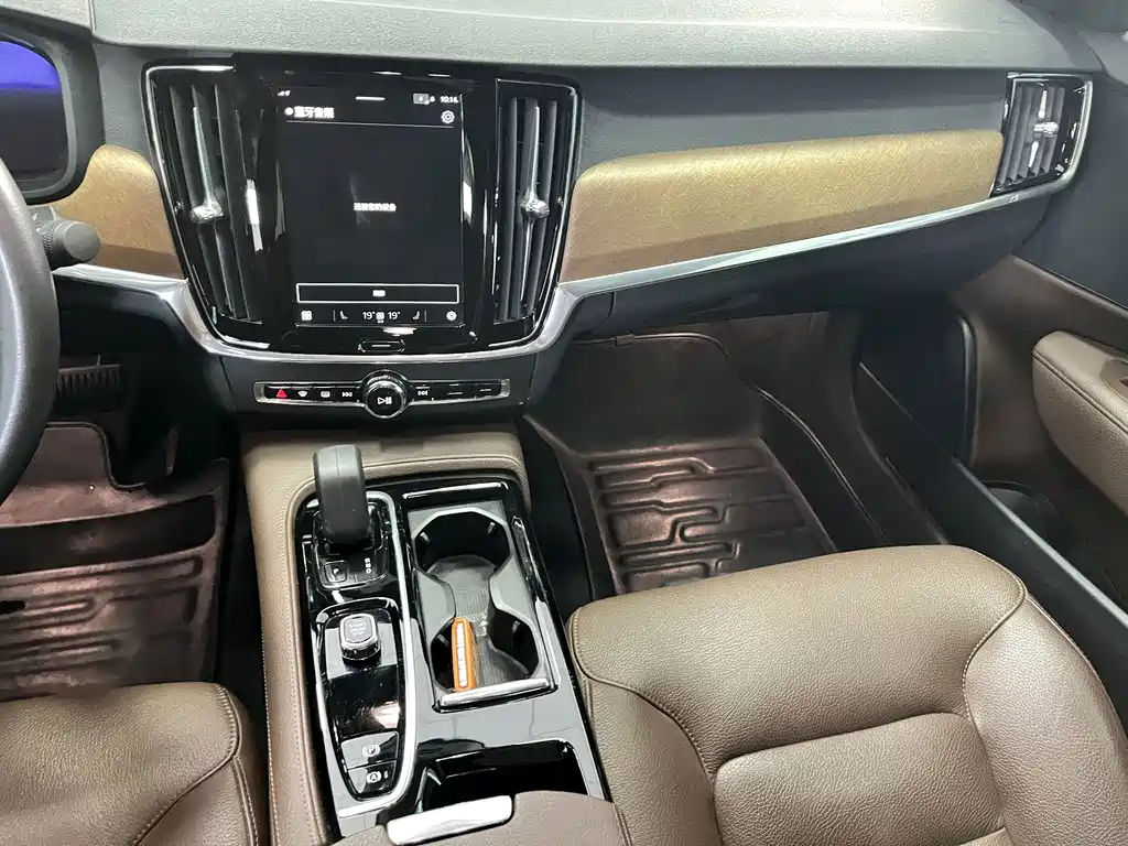 Volvo S90 PHEV — фото 14
