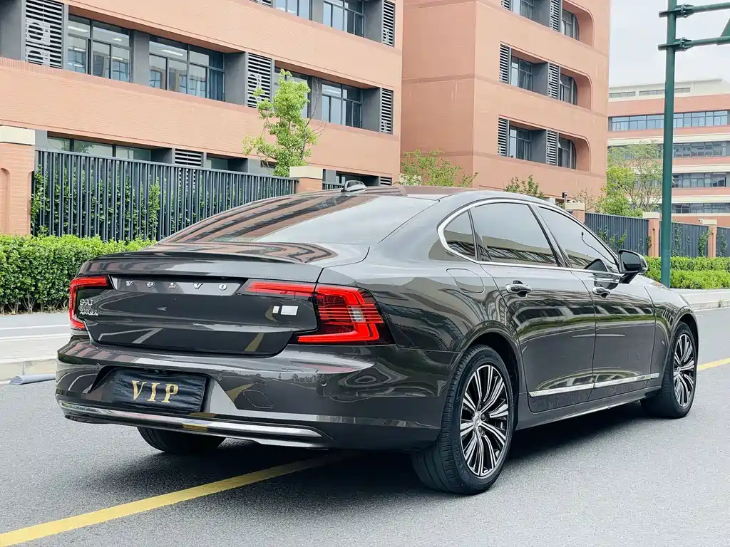 Volvo S90 PHEV — фото 35